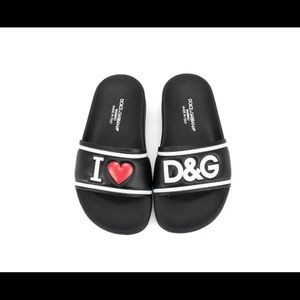 Dolce & Gabbana Kids
embossed logo slides